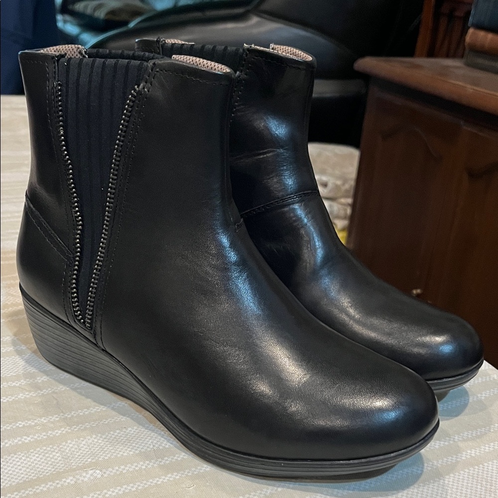 NEW Eastland Layla Black Leather Ankle Boot size 9 women’s